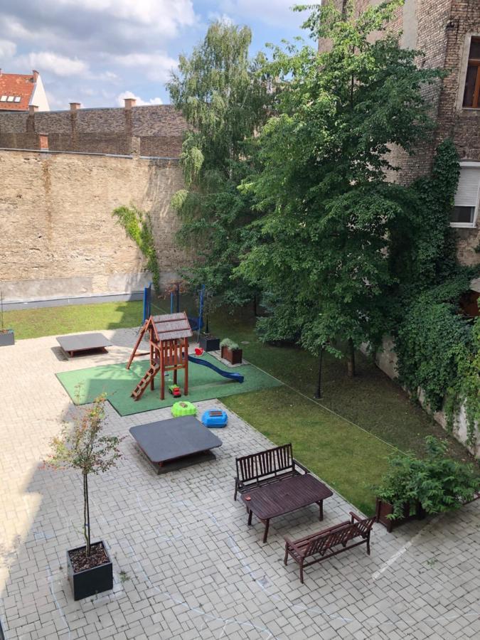 Large Apartment With Garage And Terrace Budapest Luaran gambar